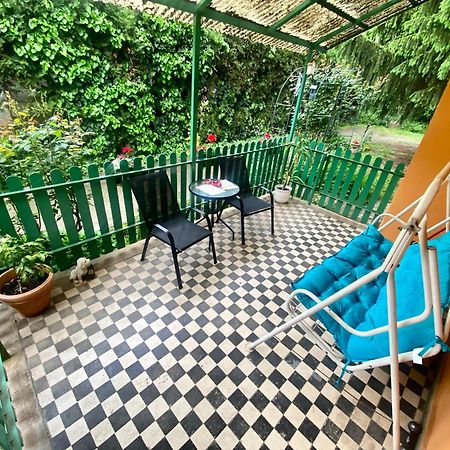 Grany'S Retro Guesthouse Near Budapest Airport Вечеш Екстериор снимка