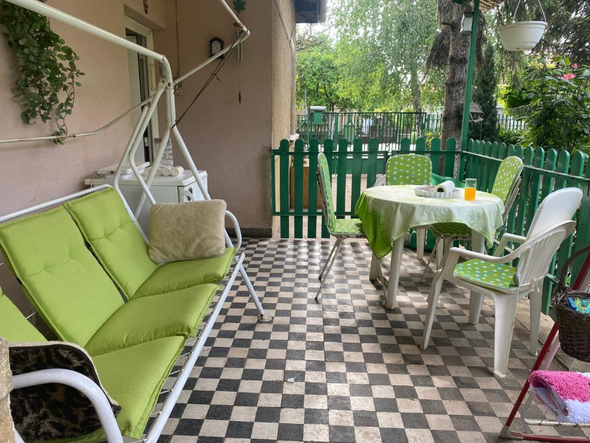 Grany'S Retro Guesthouse Near Budapest Airport Вечеш Екстериор снимка