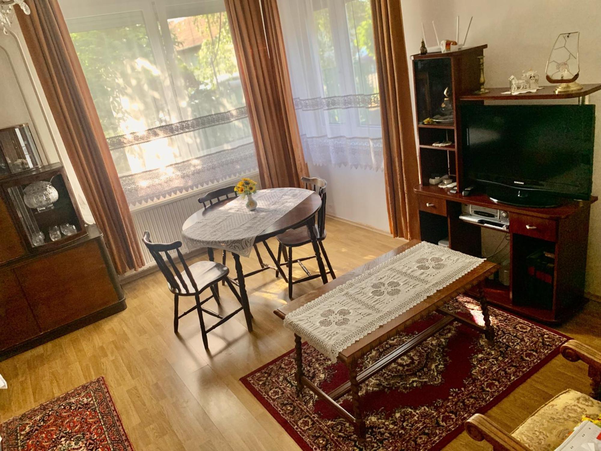 Grany'S Retro Guesthouse Near Budapest Airport Вечеш Екстериор снимка