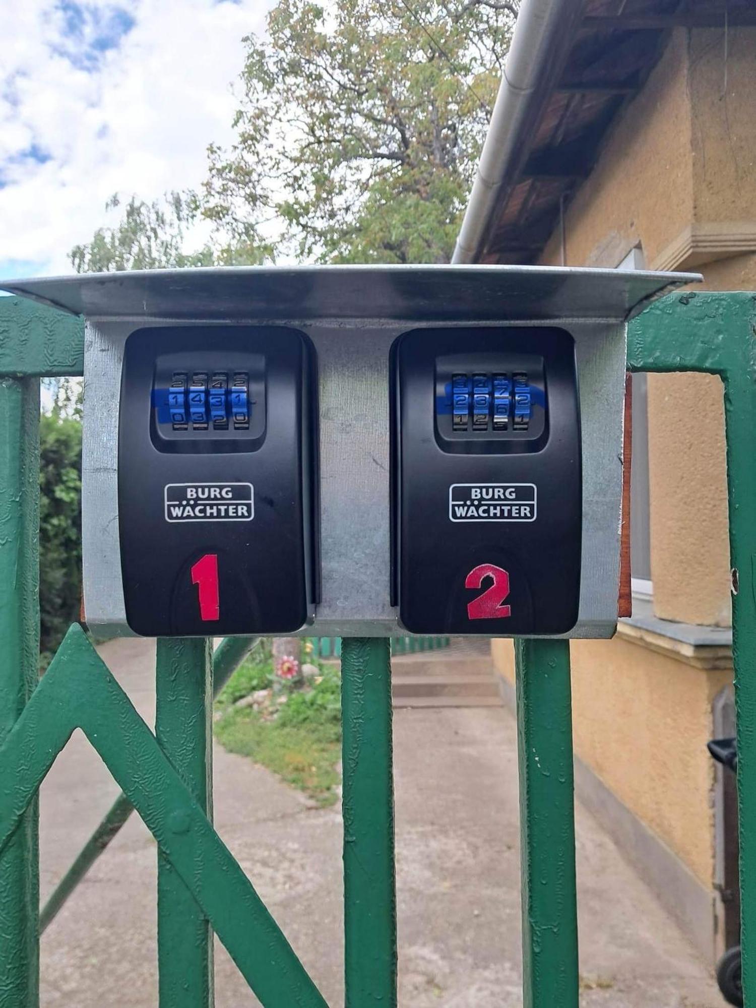 Grany'S Retro Guesthouse Near Budapest Airport Вечеш Екстериор снимка