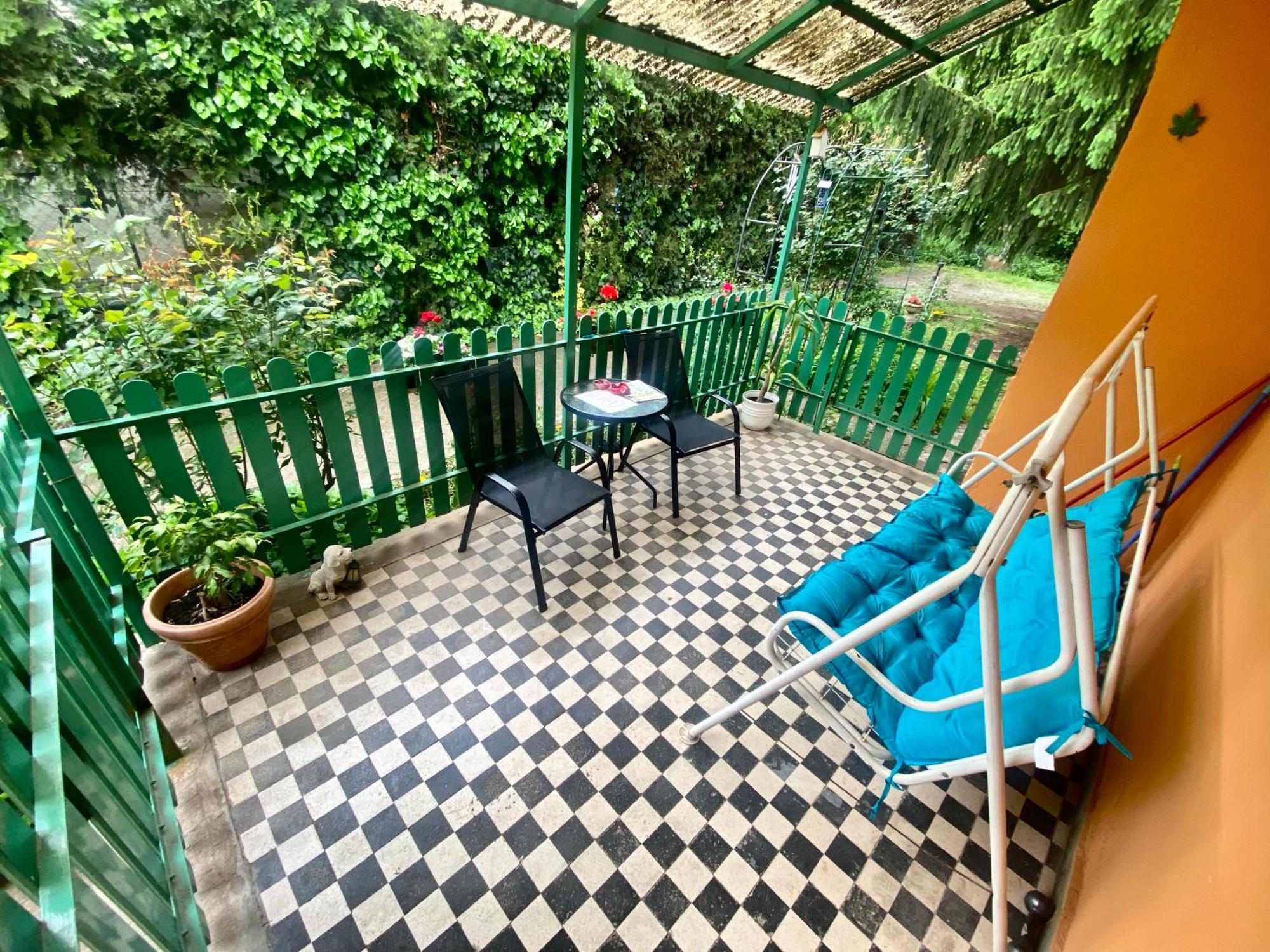 Grany'S Retro Guesthouse Near Budapest Airport Вечеш Екстериор снимка