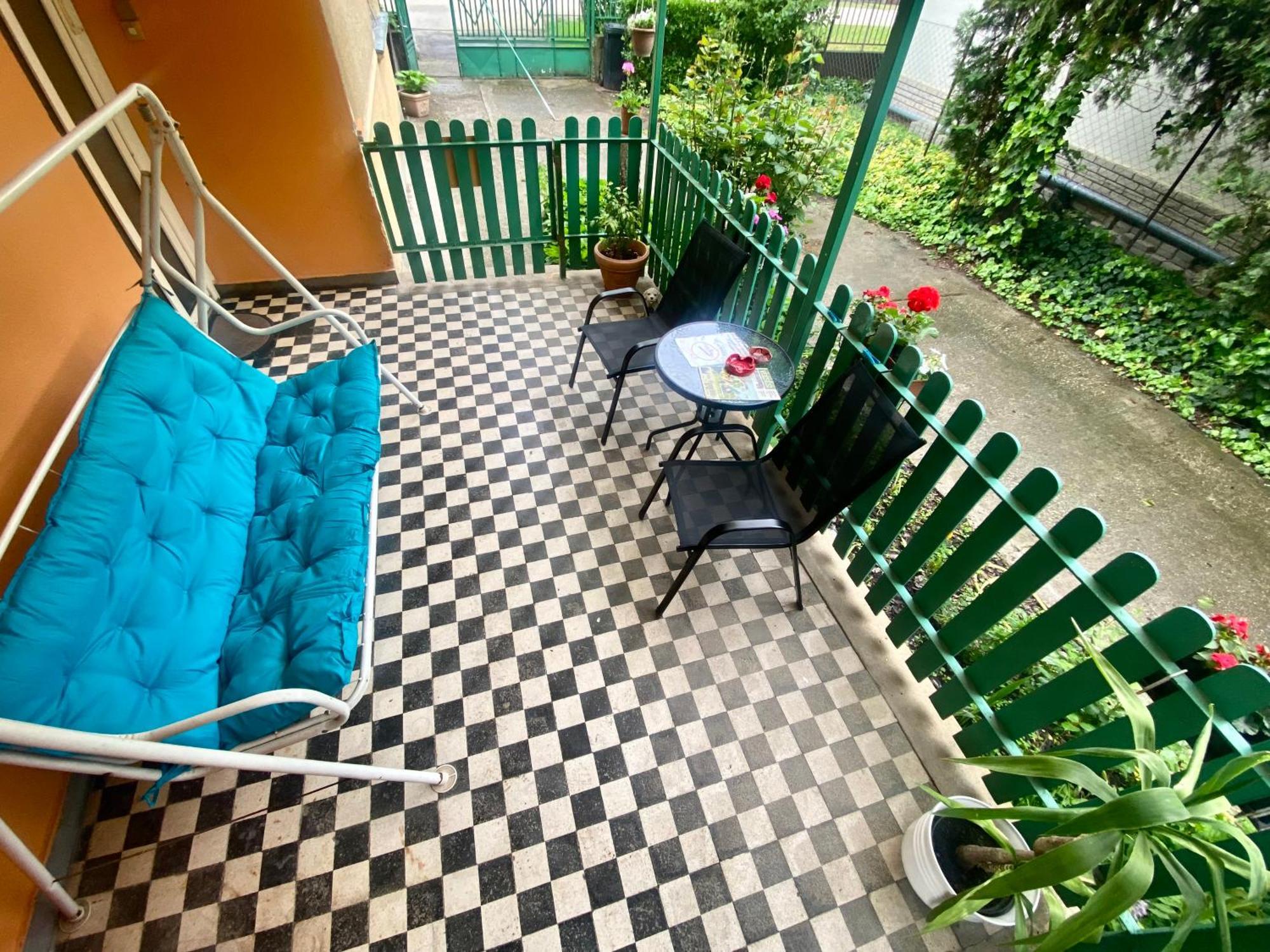 Grany'S Retro Guesthouse Near Budapest Airport Вечеш Екстериор снимка
